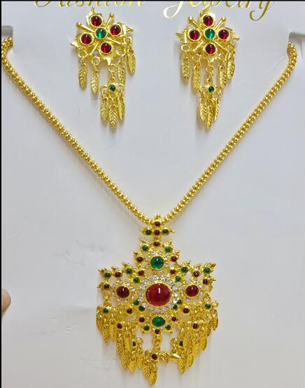 Pacific Jewelry & Watches Los Angeles - Accessori tailandesi orecchini collane accessori stile