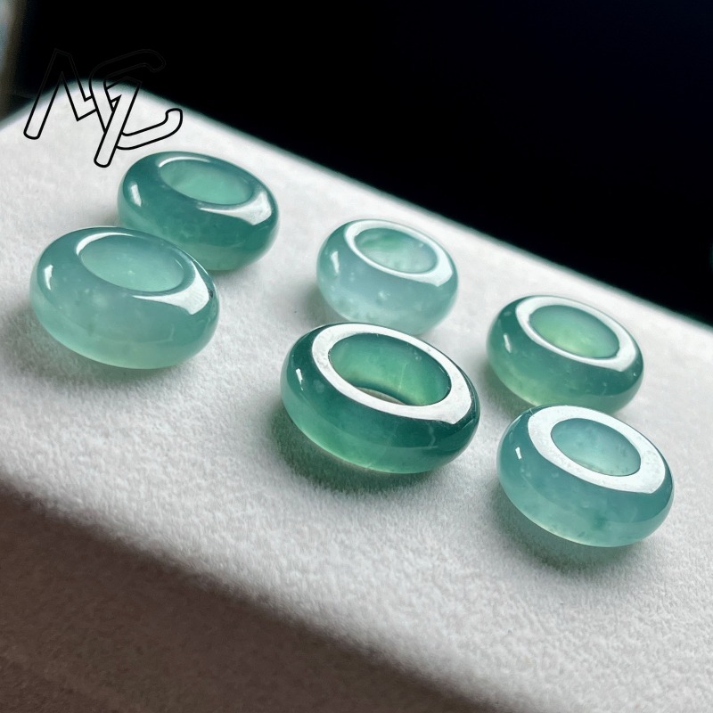 Anello con Ciondolo Smeraldo N - Jewelry & Watches Sp Z Oo Janów Lubelski recensione e prezzo